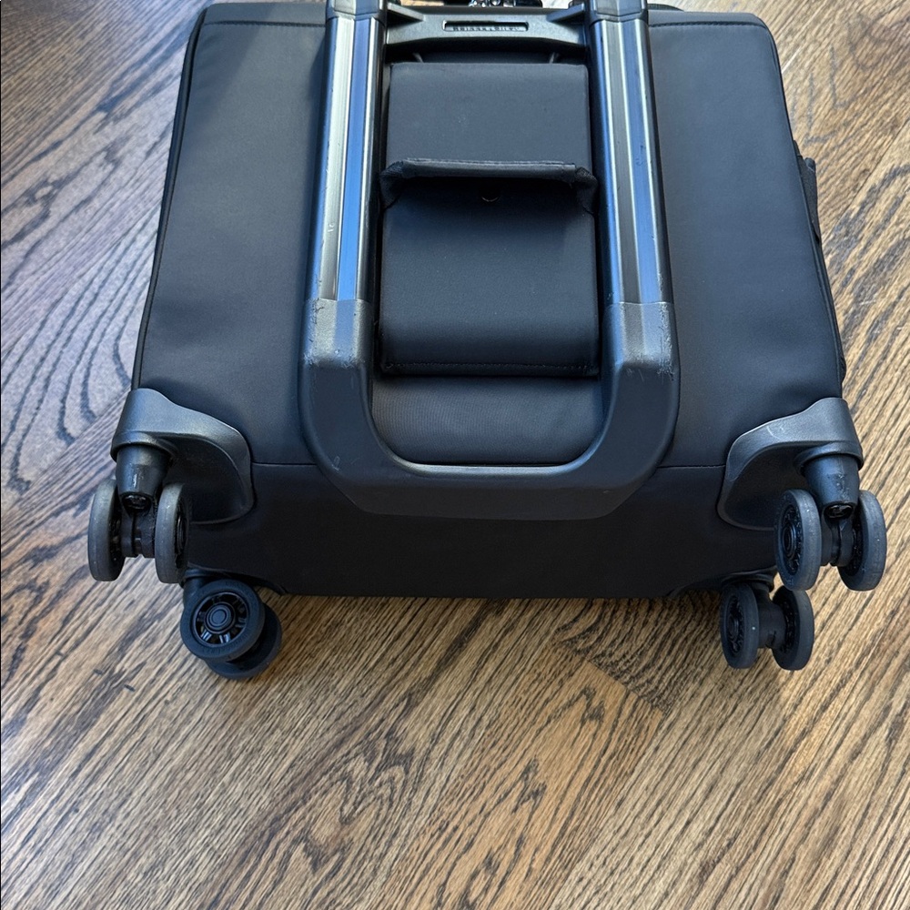 Briggs & Riley Black 4 wheel under seat carry-on - Picture 13 of 14